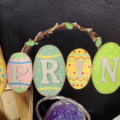 C229: Spring Decorations and Candle
