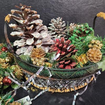 C238: Candle Wraps and Pinecone Holiday Centerpiece