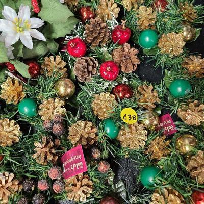 C238: Candle Wraps and Pinecone Holiday Centerpiece