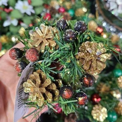 C238: Candle Wraps and Pinecone Holiday Centerpiece