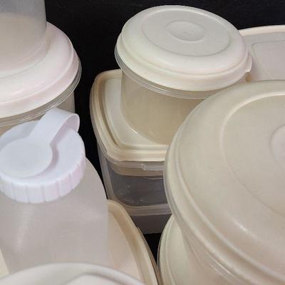 C245: Rubbermaid Storage Containers.