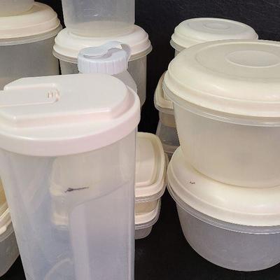 C245: Rubbermaid Storage Containers.