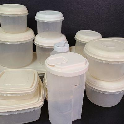 C245: Rubbermaid Storage Containers.
