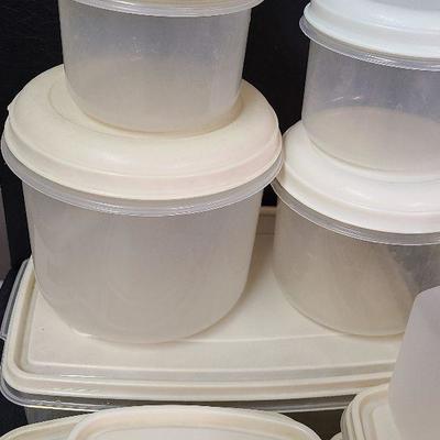 C245: Rubbermaid Storage Containers.