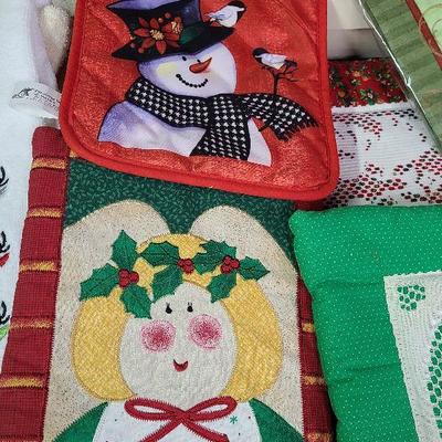 C247: New Holiday Bows, Dishtowels, Metal Wreath Holder, and more