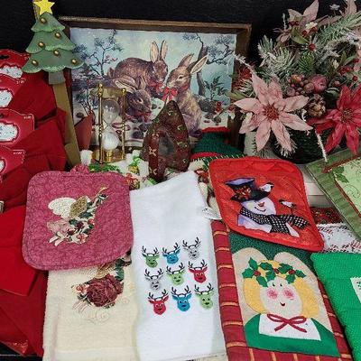 C247: New Holiday Bows, Dishtowels, Metal Wreath Holder, and more