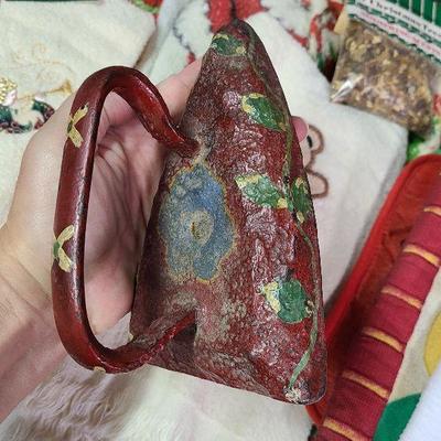 C247: New Holiday Bows, Dishtowels, Metal Wreath Holder, and more