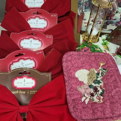 C247: New Holiday Bows, Dishtowels, Metal Wreath Holder, and more