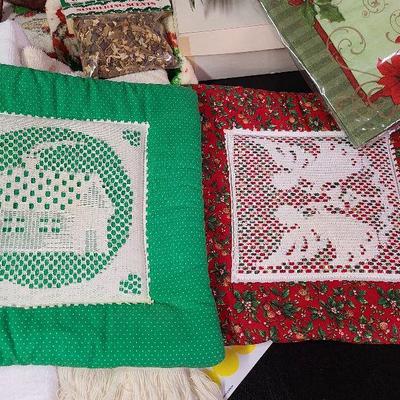 C247: New Holiday Bows, Dishtowels, Metal Wreath Holder, and more