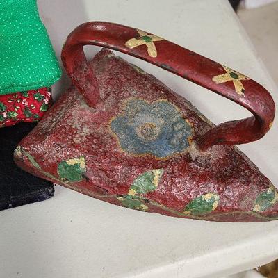 C247: New Holiday Bows, Dishtowels, Metal Wreath Holder, and more