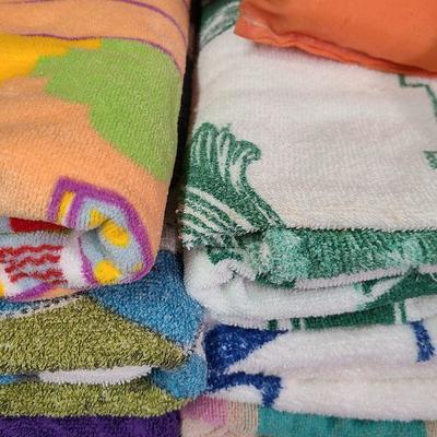 C50: Life Vests and Beach Towel Lot