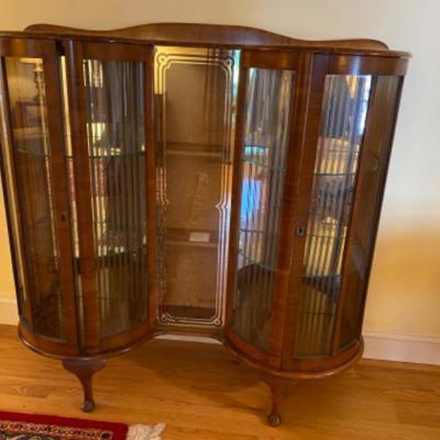410: Art Deco Veneered Barget London Curved Glass Curio Cabinet 