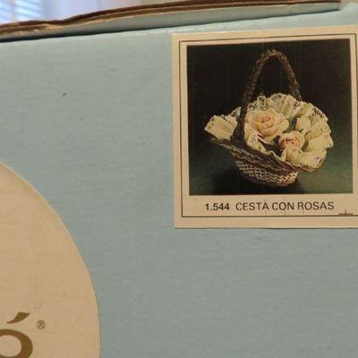 IL6  LLADRO 1544 CESTA CON ROSES W/BOX