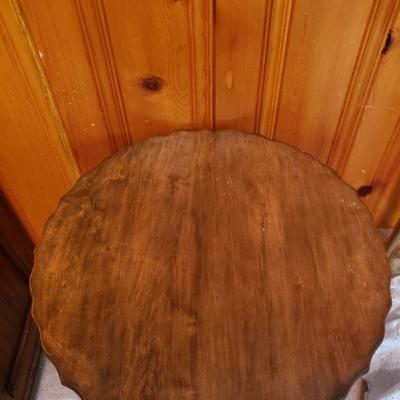 2-230: Antique Claw & Ball Foot Table 