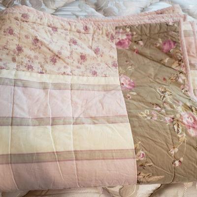 2-236: Queen or Full Size Quilt