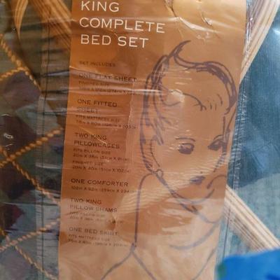 2-244: New Bill Blass King Bed Set