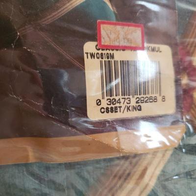 2-244: New Bill Blass King Bed Set
