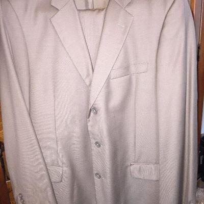 M 48: Emanuel Khaki suit, 44R, wool