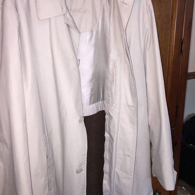 M 58: Calvin Klein long Raincoat, 44L