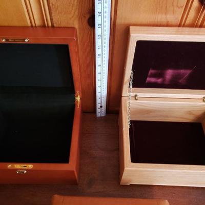 2-252: Wood and Leather Box lot