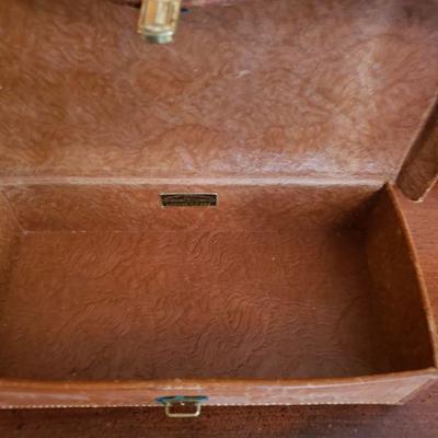 2-252: Wood and Leather Box lot