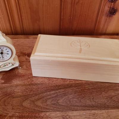 2-277: Dresser Top Estes Park Box and Clock
