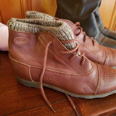 2-291: Shoe lot Size 8.5 and 9
