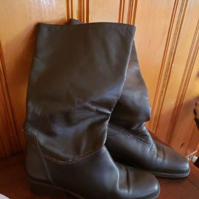 2-291: Shoe lot Size 8.5 and 9