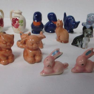 Lot 208 - Vintage Salt & Pepper Shakers 