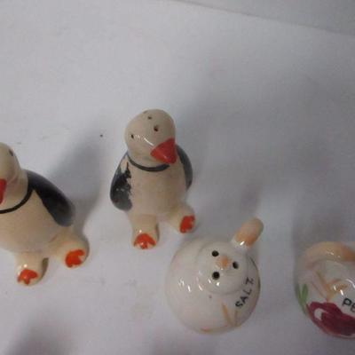 Lot 208 - Vintage Salt & Pepper Shakers 