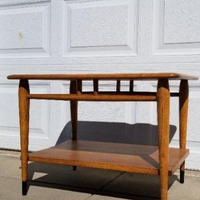 Lot 2-302: Vintage LANE Mid Century Modern 28" x 21" x 20" Side Table