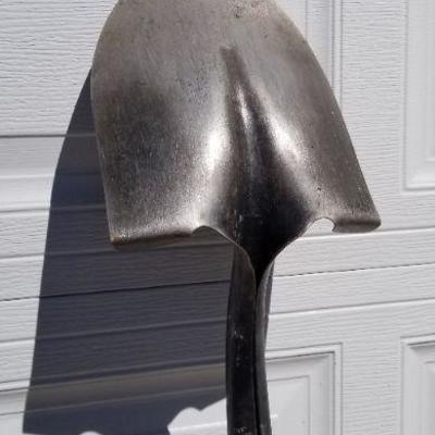 Lot 2-311: 55" Stanley Shovel 