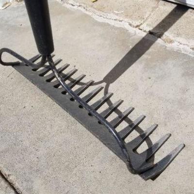 Lot 2-312: STANLEY 65" Yard Garden Rake
