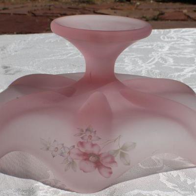 Lot 2-326: Vintage VIKINGâ„¢ Pink Glass Hand Painted Candy Dish