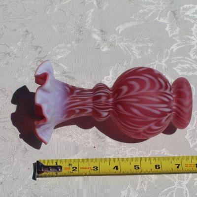 Lot 2-327: Antique/Vintage Pink Ruffle Top Art Glass Creation