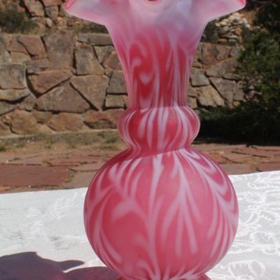 Lot 2-327: Antique/Vintage Pink Ruffle Top Art Glass Creation