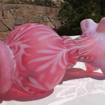 Lot 2-327: Antique/Vintage Pink Ruffle Top Art Glass Creation