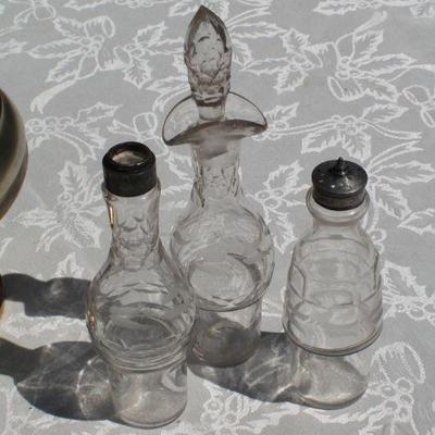 Lot 2-333: Antique/Vintage Table Seasoning Caddy w/ Original Glass Accessories