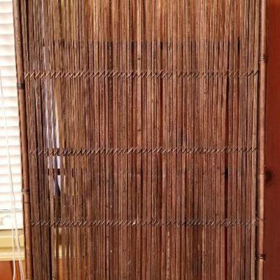 Lot 2-354: Vintage Wicker Hanging or Standing Display Shelf 17" x 33" x 6" 