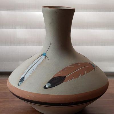 2-385: Pueblo Pottery by Betty Selby