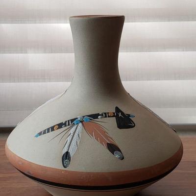 2-385: Pueblo Pottery by Betty Selby