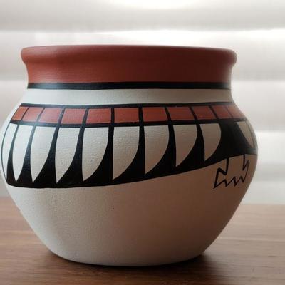 2-388: Hopi Toad Pottery 
