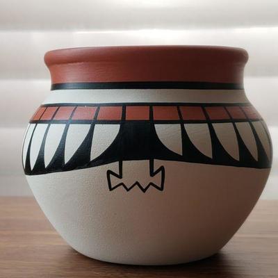 2-388: Hopi Toad Pottery 