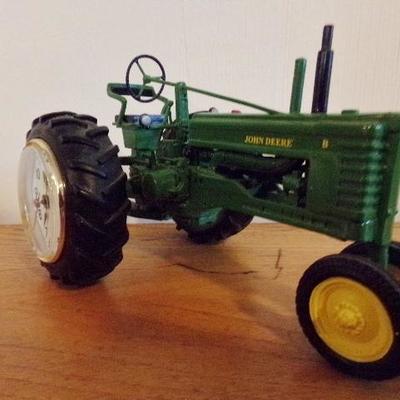 LOT 57  JOHN DEERE TRACTOR CLOCK