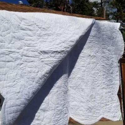 Lot 2-421: Vintage ARCH QUILTS Queen/Full Size Quilt