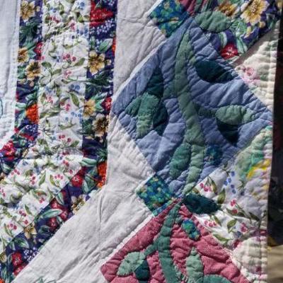 Lot 2-423: Vintage Queen/Full Size Bedspread by ARCH Quilts