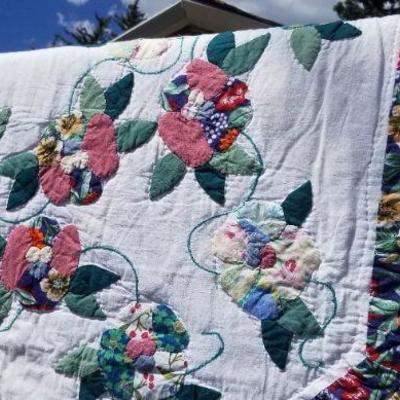 Lot 2-423: Vintage Queen/Full Size Bedspread by ARCH Quilts