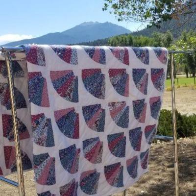 Lot 2-425: Vintage Queen/Full Size Bedspread 