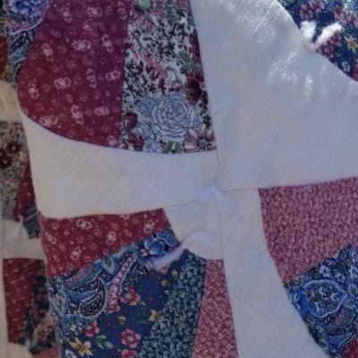 Lot 2-425: Vintage Queen/Full Size Bedspread 
