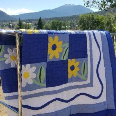 Lot 2-426: Vintage Queen/Full Size Flower ThemeBedspread